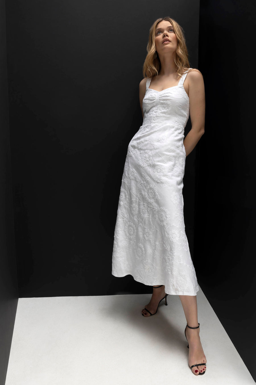 Sophie Dress in Embroidered Linen